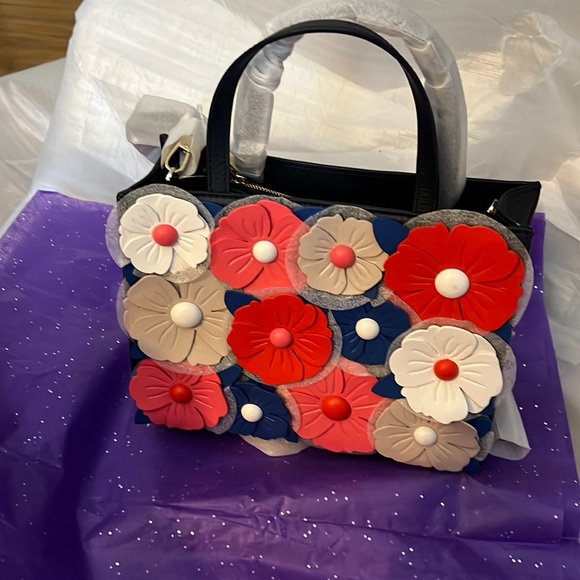kate spade Handbags - Kate Spade flowered handbag tote/crossbody